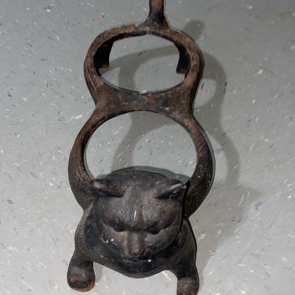 Other - Cast Iron Cat Shaped Bowl Holder